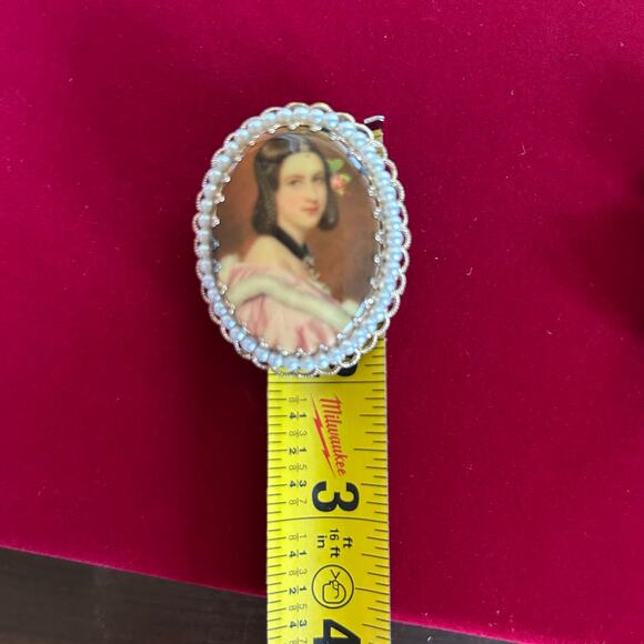 Vintage W. Germany Victorian Revival Cameo Brooch & Clip-On Earring Set - Picture 14 of 15